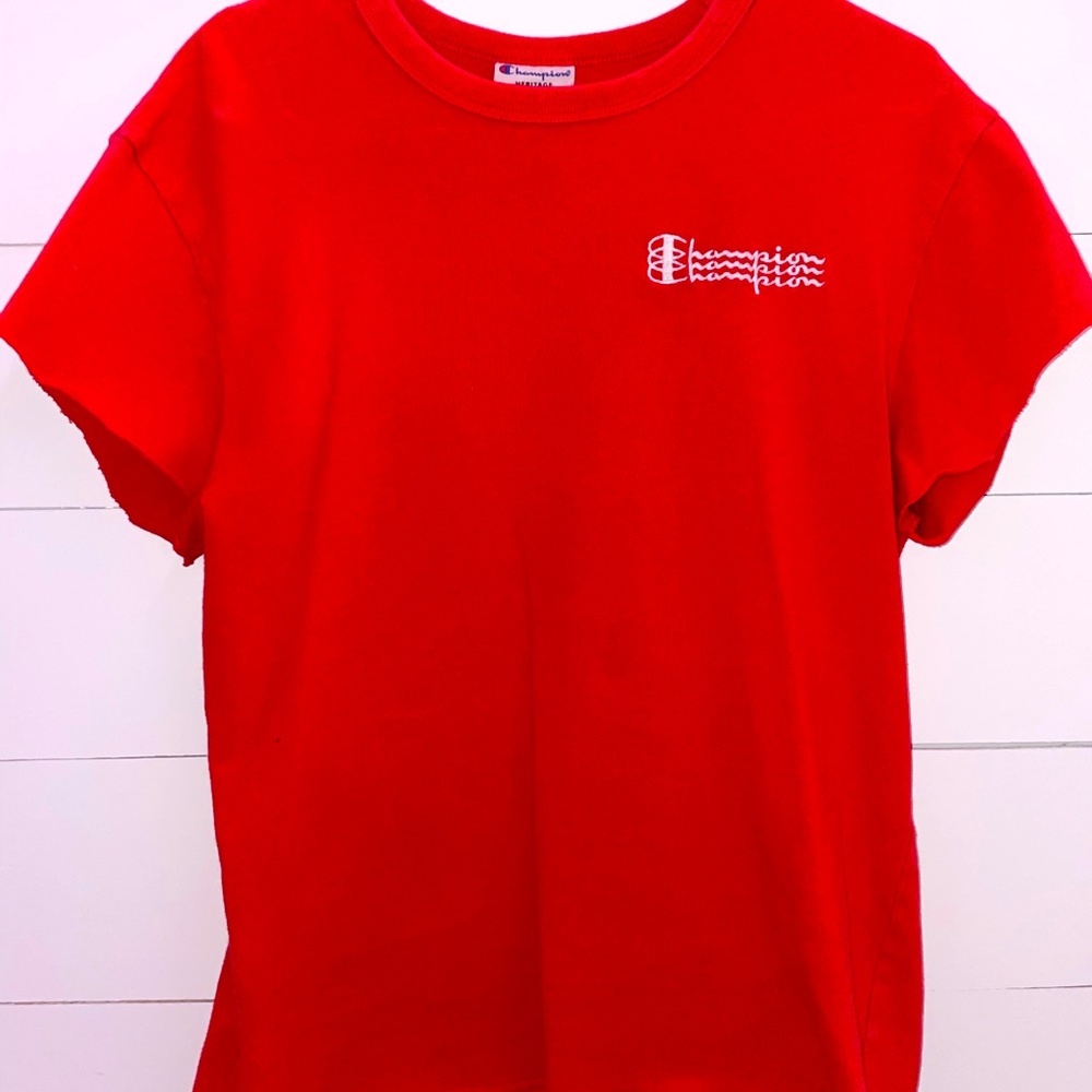 🍓cute bright red champion tshirt 🍓